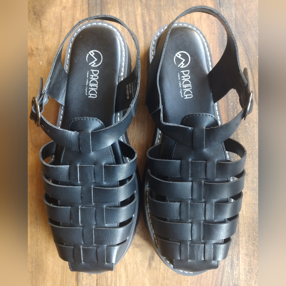 Pacifica Black Faux Leather Fisherman Shoes Size 9